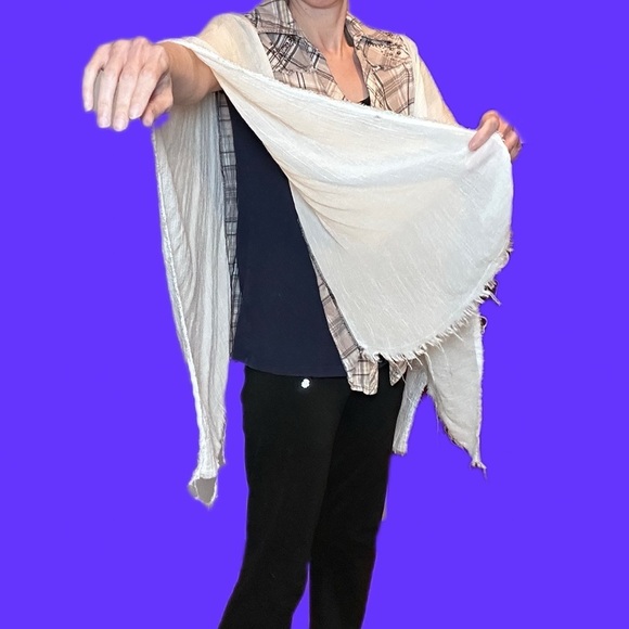 Johnny Cash poncho upcycle shear raw hem - Picture 5 of 11